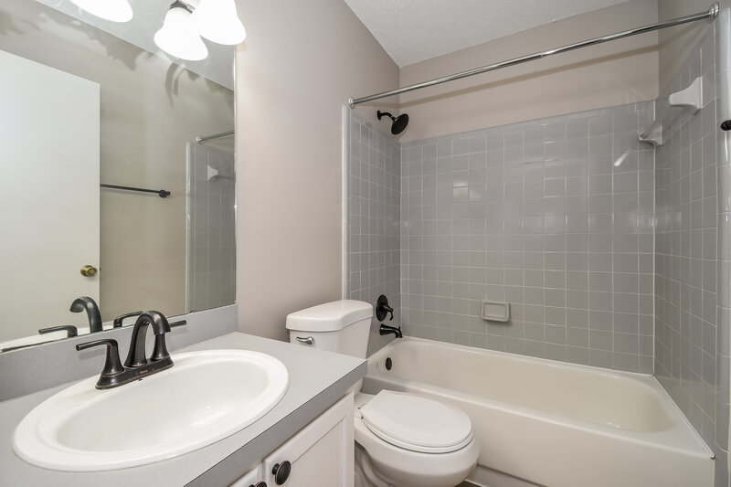 2,640/Mo, 8155 Pineverde Ln Jacksonville, FL 32244 Bathroom View