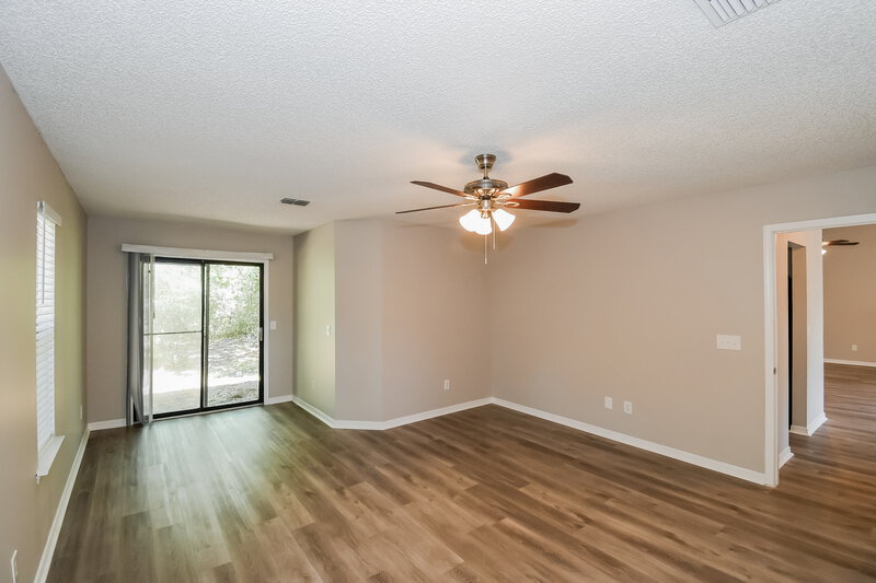 2,845/Mo, 10364 Windfern Ct N Jacksonville, FL 32257 Living Room View 4