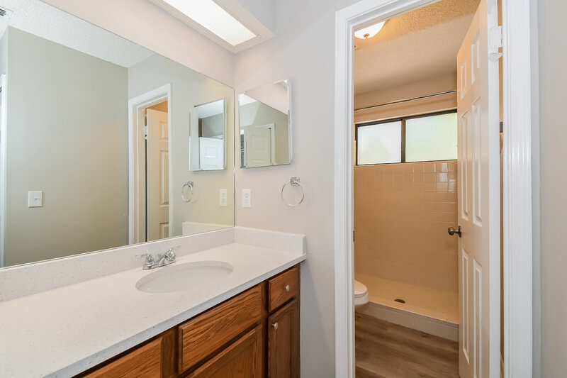 2,845/Mo, 10364 Windfern Ct N Jacksonville, FL 32257 Main Bathroom View