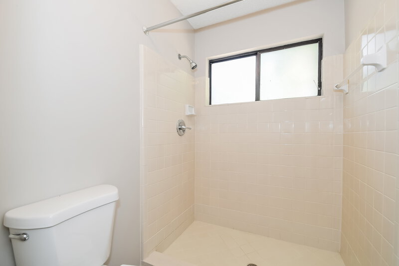 2,845/Mo, 10364 Windfern Ct N Jacksonville, FL 32257 Main Bathroom View 2