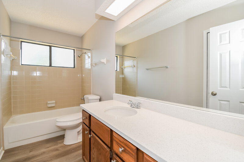 2,845/Mo, 10364 Windfern Ct N Jacksonville, FL 32257 Bathroom View