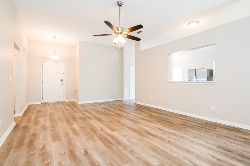 1,870/Mo, 10640 Spring View Rd Jacksonville, FL 32221 Living Room View 2