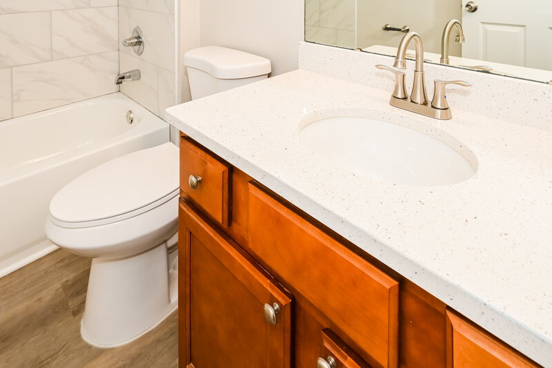 1,870/Mo, 10640 Spring View Rd Jacksonville, FL 32221 Bathroom View