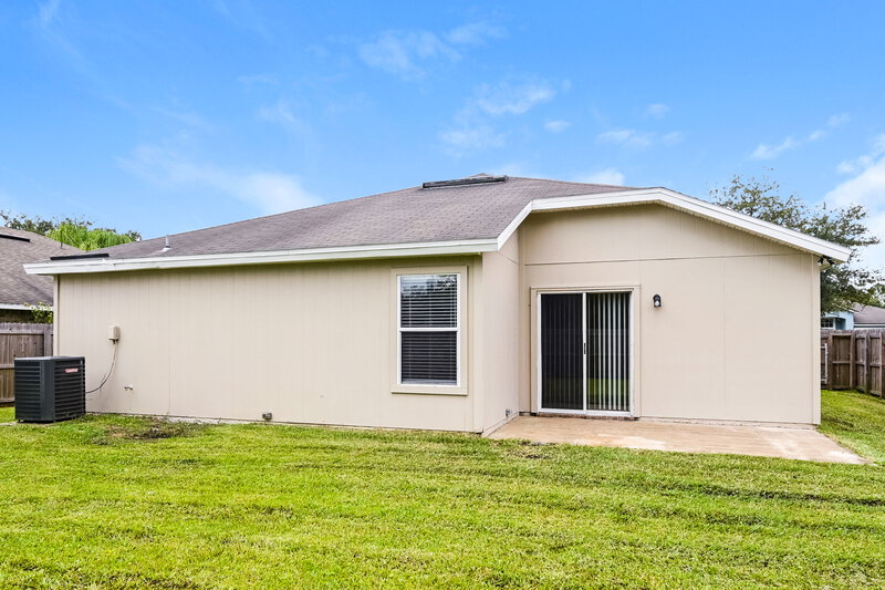 1,870/Mo, 10640 Spring View Rd Jacksonville, FL 32221 Rear View