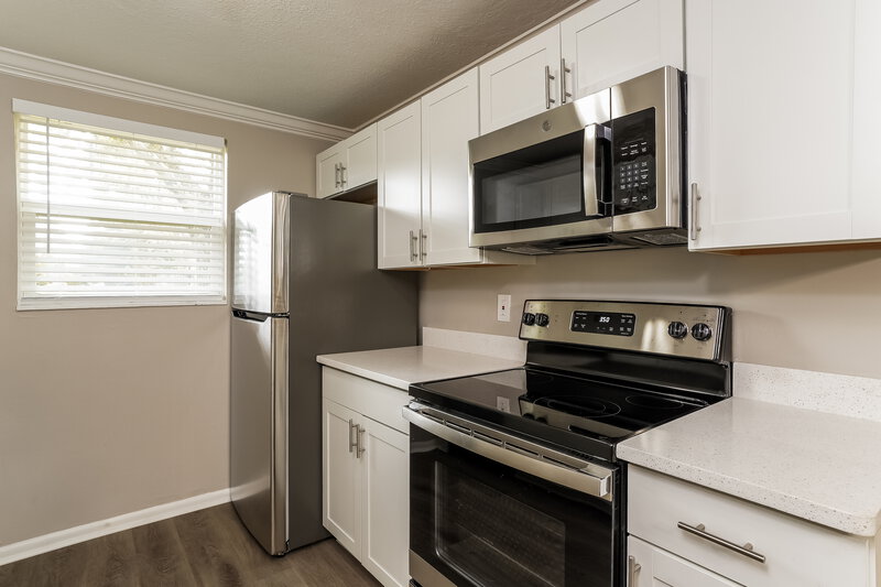 2,580/Mo, 2796 Kiowa Ave Orange Park, FL 32065 Kitchen View 2