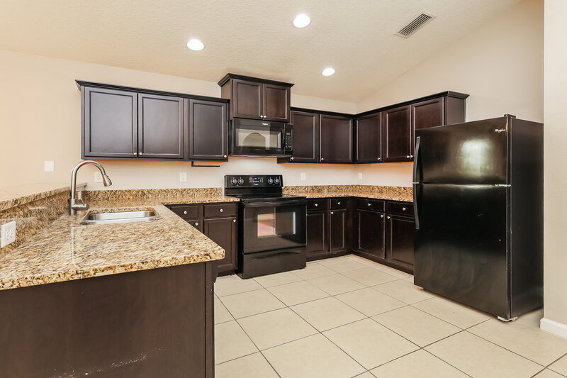 2,035/Mo, 3199 Hidden Meadows Ct Green Cove Springs, FL 32043 Kitchen View 2