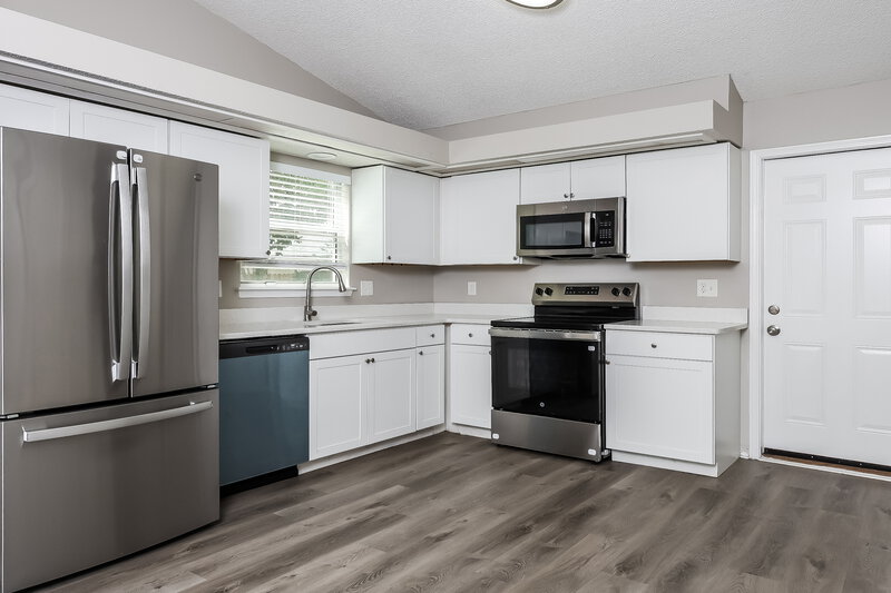 2,065/Mo, 2929 Owl Ct Green Cove Springs, FL 32043 Kitchen View