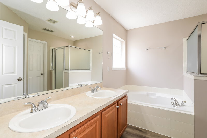 1,990/Mo, 3899 Pebble Brooke Cir Orange Park, FL 32065 Main Bathroom View