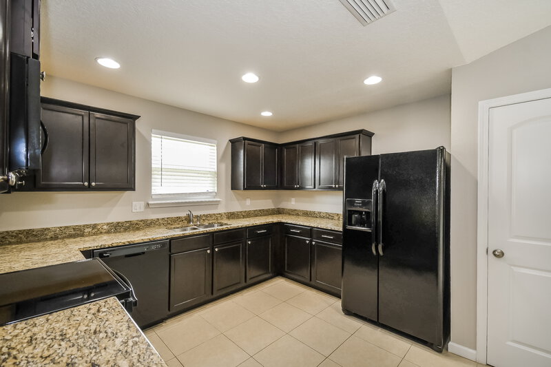 1,830/Mo, 3258 Hidden Meadows Ct Green Cove Springs, FL 32043 Kitchen View 2