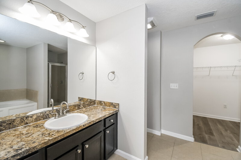 1,830/Mo, 3258 Hidden Meadows Ct Green Cove Springs, FL 32043 Main Bathroom View