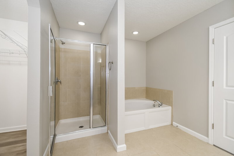 1,830/Mo, 3258 Hidden Meadows Ct Green Cove Springs, FL 32043 Main Bathroom View 2