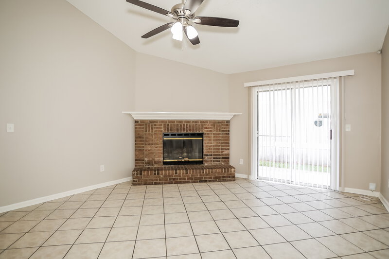 1,645/Mo, 1883 Manitoba Ct S Middleburg, FL 32068 Living Room View