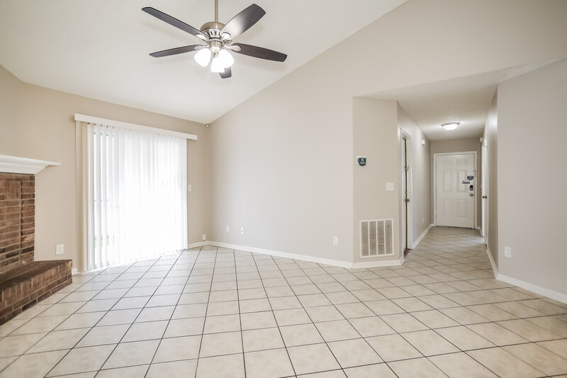 1,645/Mo, 1883 Manitoba Ct S Middleburg, FL 32068 Living Room View 2