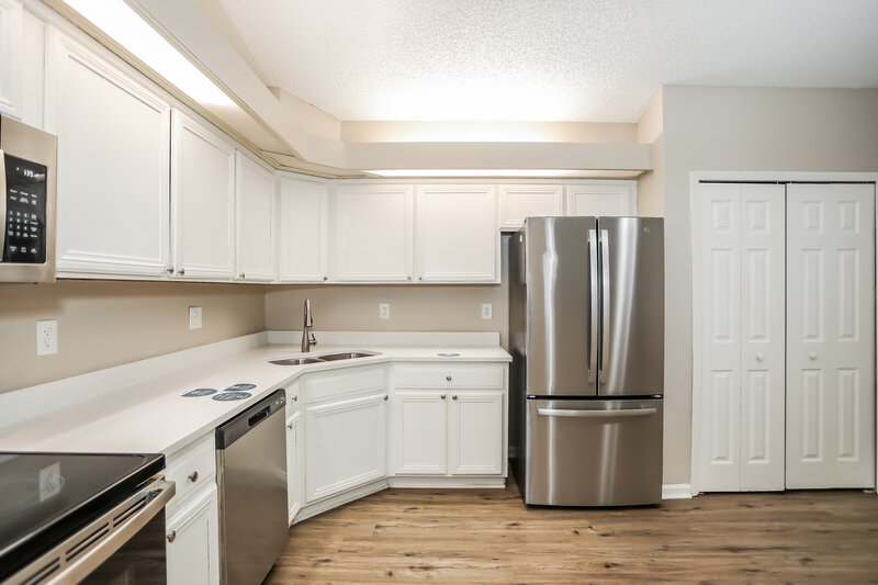 1,645/Mo, 1883 Manitoba Ct S Middleburg, FL 32068 Kitchen View 2