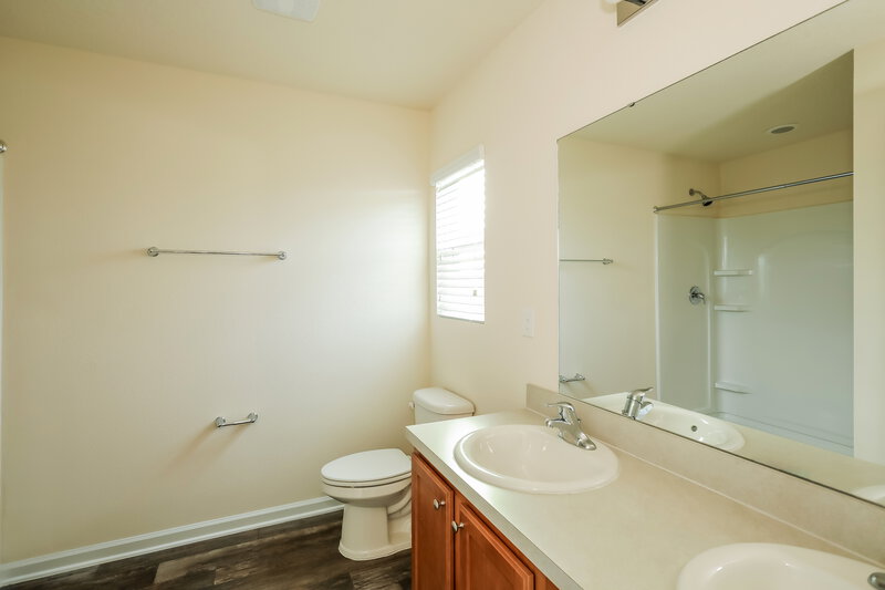 1,835/Mo, 1786 Eagle View Way Middleburg, FL 32068 Main Bathroom View