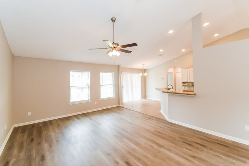 2,125/Mo, 1266 Summit Oaks Dr E Jacksonville, FL 32221 Living Room View 2