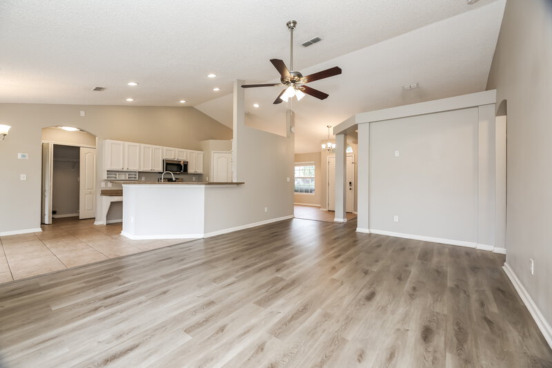 2,170/Mo, 1266 Summit Oaks Dr E Jacksonville, FL 32221 Living Room View 2