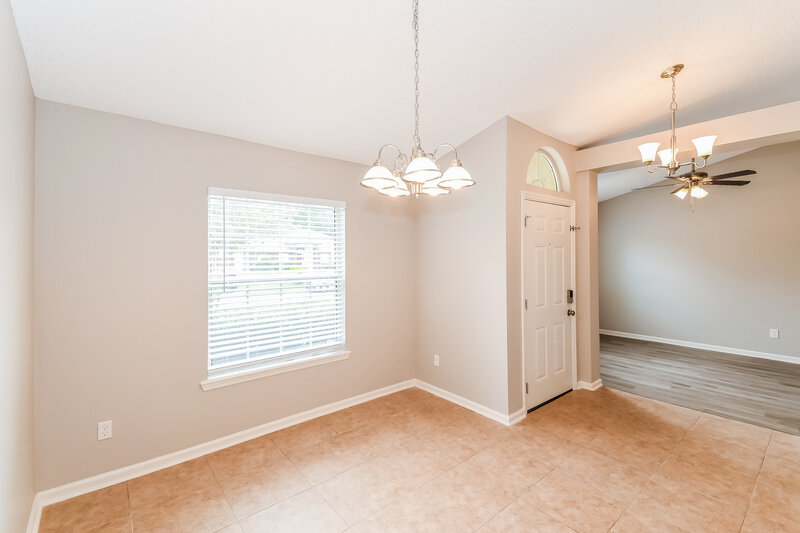 2,125/Mo, 1266 Summit Oaks Dr E Jacksonville, FL 32221 Dining Room View 2