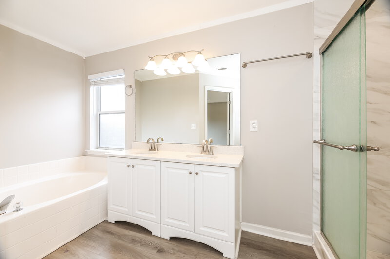 2,170/Mo, 1266 Summit Oaks Dr E Jacksonville, FL 32221 Main Bathroom View