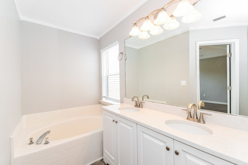 2,125/Mo, 1266 Summit Oaks Dr E Jacksonville, FL 32221 Main Bathroom View 2