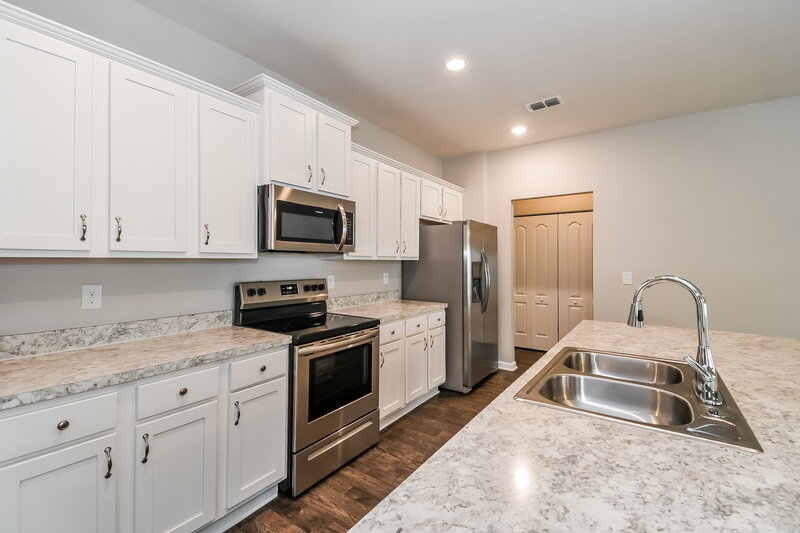 2,265/Mo, 8388 Cape Fox Dr Jacksonville, FL 32222 Kitchen View
