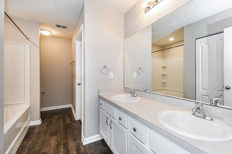 2,265/Mo, 8388 Cape Fox Dr Jacksonville, FL 32222 Main Bathroom View