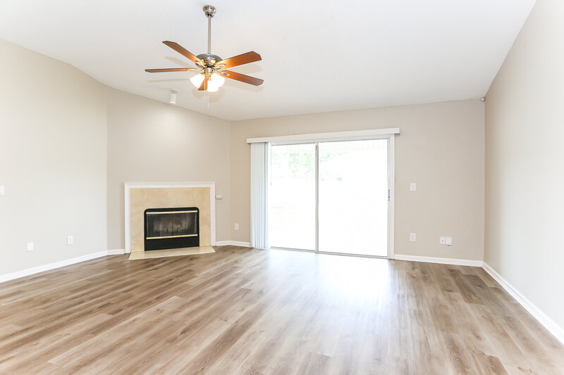 2,250/Mo, 2995 Thorncrest Dr Orange Park, FL 32065 Family Room View