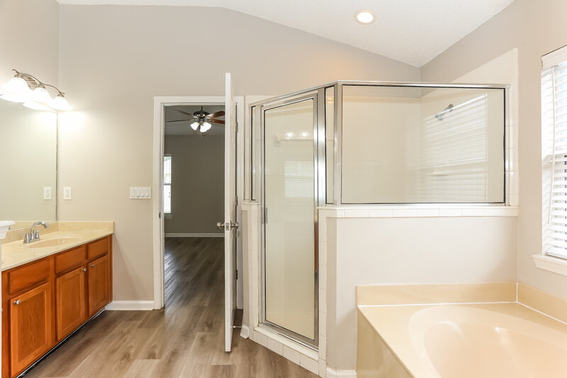 2,250/Mo, 2995 Thorncrest Dr Orange Park, FL 32065 Main Bathroom View
