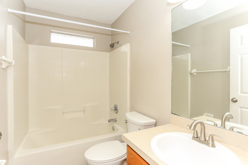 2,250/Mo, 2995 Thorncrest Dr Orange Park, FL 32065 Bathroom View