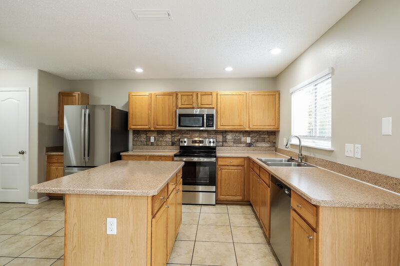 2,165/Mo, 2101 Fresco Dr Middleburg, FL 32068 Kitchen View