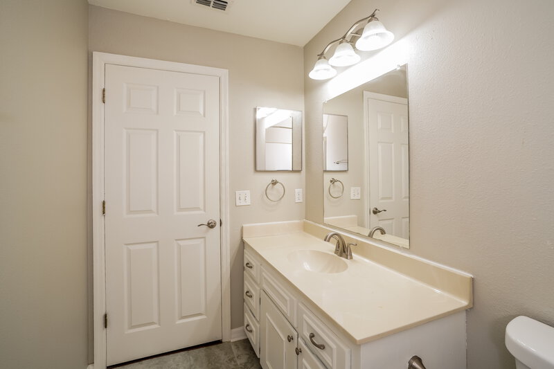 2,155/Mo, 2905 Stonegate Ln Middleburg, FL 32068 Main Bathroom View