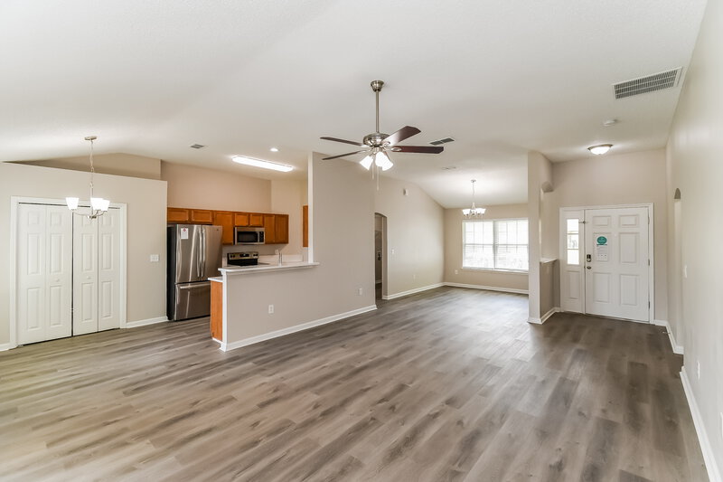 1,605/Mo, 2727 Creek Ridge Dr Green Cove Springs, FL 32043 Living Room View 2