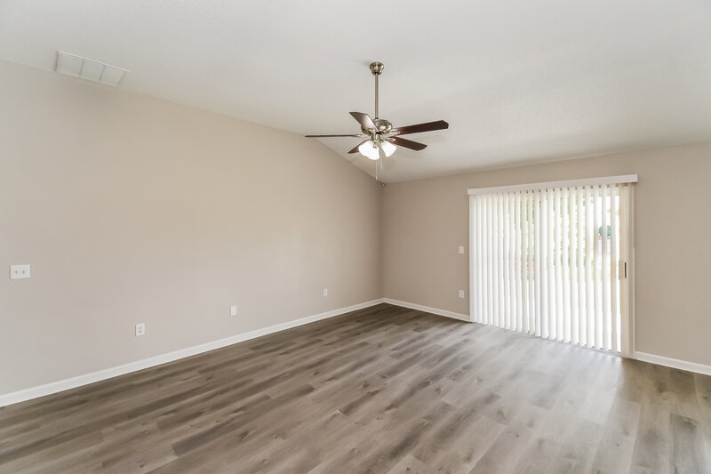 1,605/Mo, 2727 Creek Ridge Dr Green Cove Springs, FL 32043 Living Room View 4