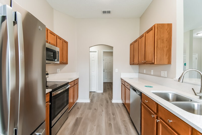 1,605/Mo, 2727 Creek Ridge Dr Green Cove Springs, FL 32043 Kitchen View 2