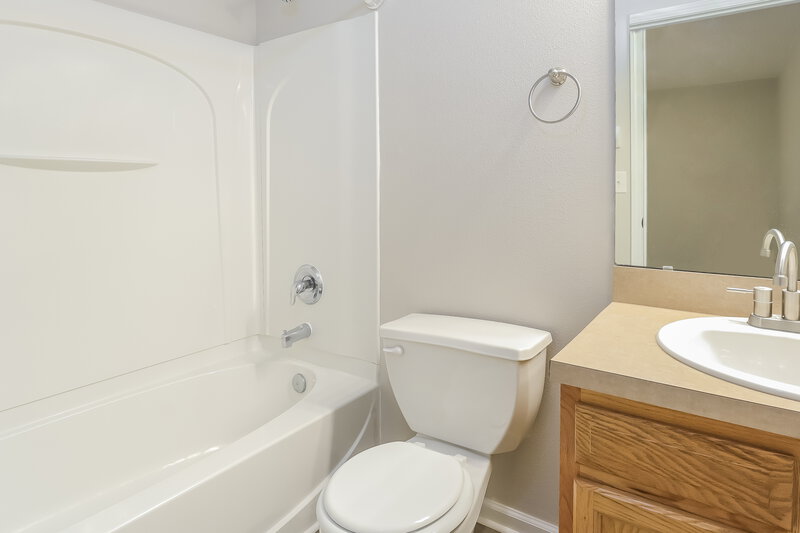 1,485/Mo, 8474 Jasper Ave Jacksonville, FL 32211 Main Bathroom View