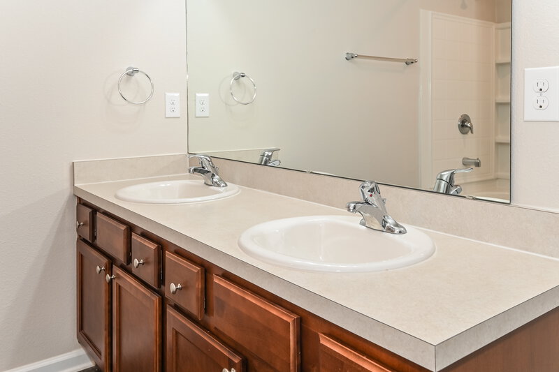1,790/Mo, 3348 Blue Catfish Dr Jacksonville, FL 32226 Main Bathroom View