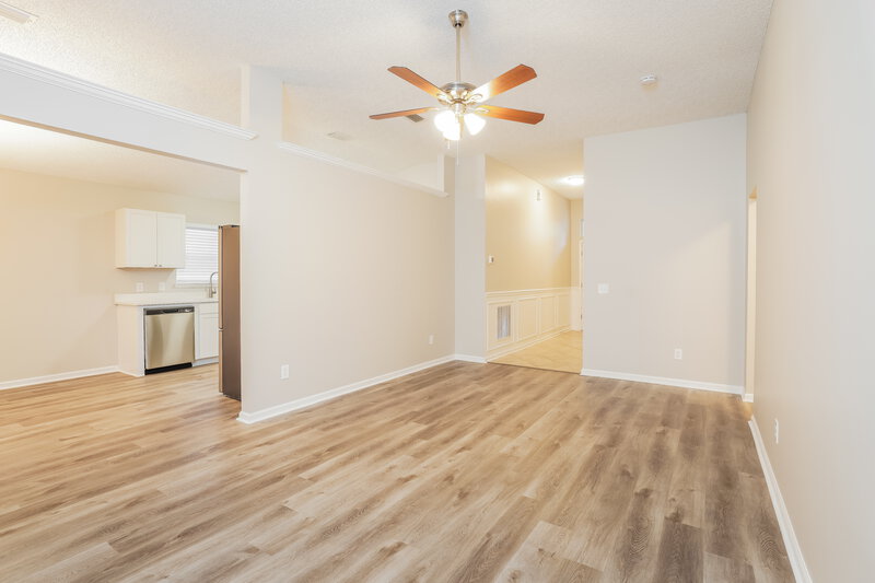 1,625/Mo, 1316 North St Green Cove Springs, FL 32043 Living Room View