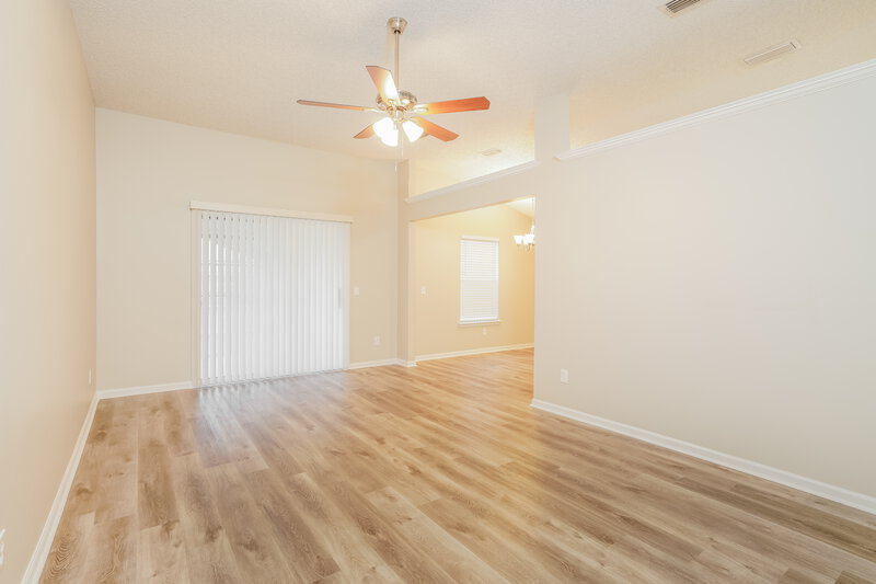 1,625/Mo, 1316 North St Green Cove Springs, FL 32043 Living Room View 2