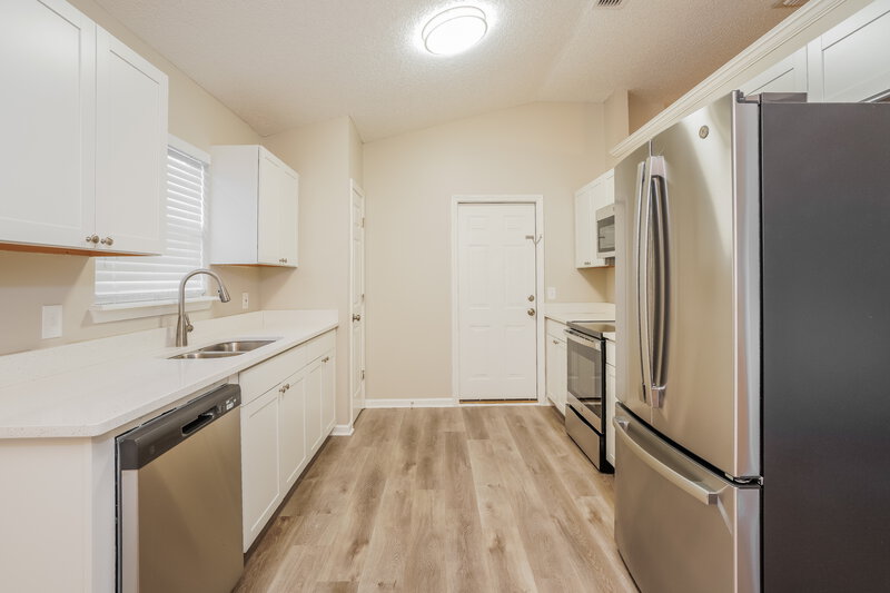 1,625/Mo, 1316 North St Green Cove Springs, FL 32043 Kitchen View