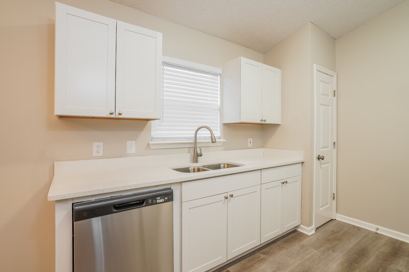 1,625/Mo, 1316 North St Green Cove Springs, FL 32043 Kitchen View 3