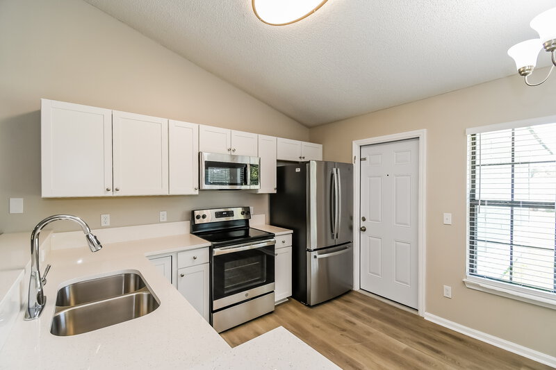 1,825/Mo, 1338 Pawnee St Orange Park, FL 32065 Kitchen View