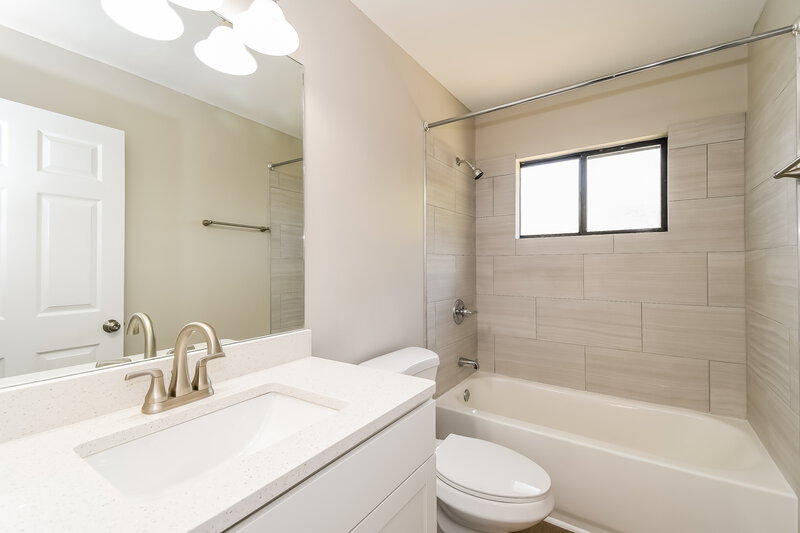 1,825/Mo, 1338 Pawnee St Orange Park, FL 32065 Bathroom View