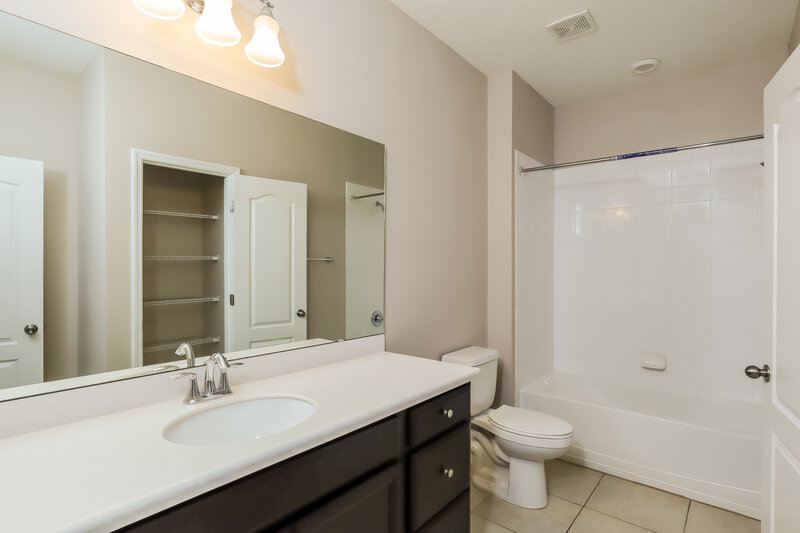 1,970/Mo, 16132 Blossom Lake Dr Jacksonville, FL 32218 Bathroom View