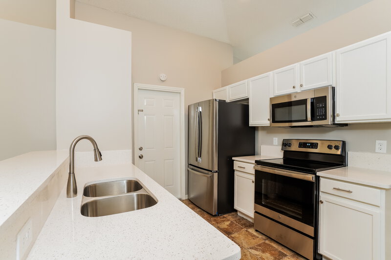 1,750/Mo, 1515 Irishwood Ct Middleburg, FL 32068 Kitchen View