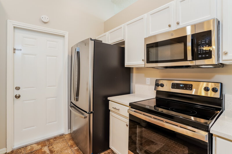 1,750/Mo, 1515 Irishwood Ct Middleburg, FL 32068 Kitchen View 2