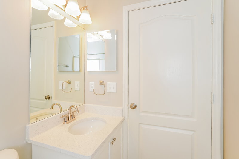 1,750/Mo, 1515 Irishwood Ct Middleburg, FL 32068 Main Bathroom View