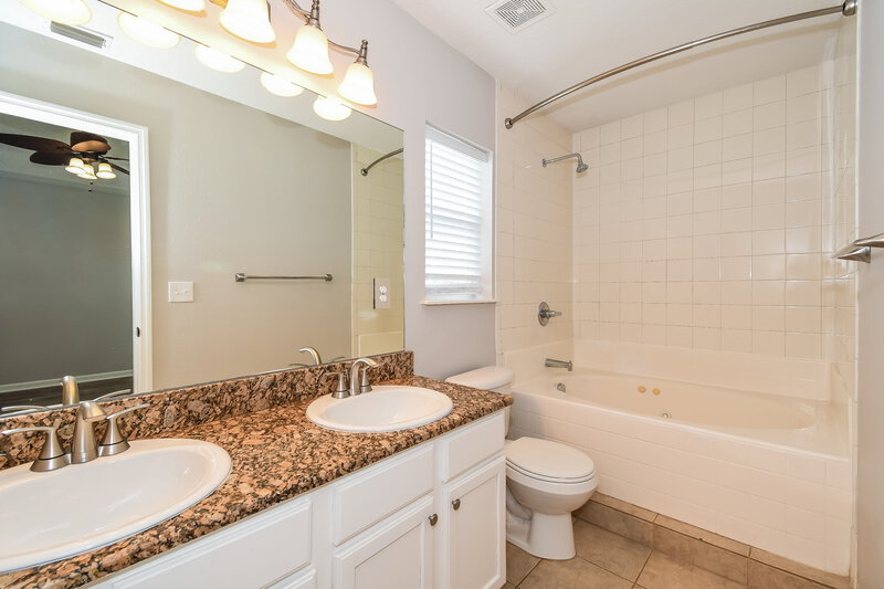 2,130/Mo, 2139 Fresco Dr Middleburg, FL 32068 Main Bathroom View