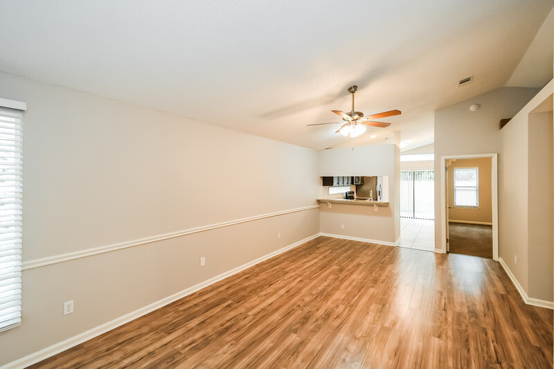 1,555/Mo, 2610 Malibu Cir Orange Park, FL 32065 Living Room View 2