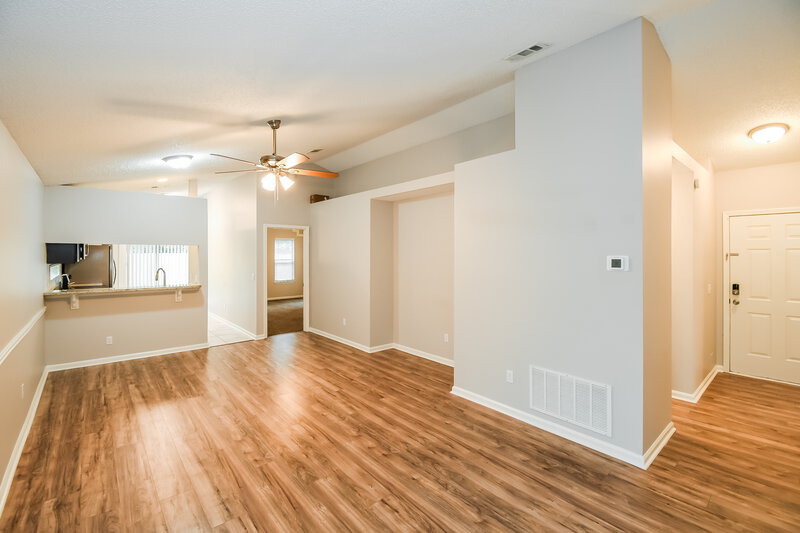 1,555/Mo, 2610 Malibu Cir Orange Park, FL 32065 Living Room View 3