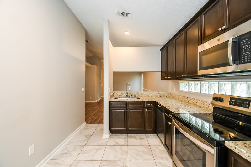 1,555/Mo, 2610 Malibu Cir Orange Park, FL 32065 Kitchen View